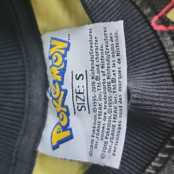 Pikachu Pullover - Picture 2 of 5